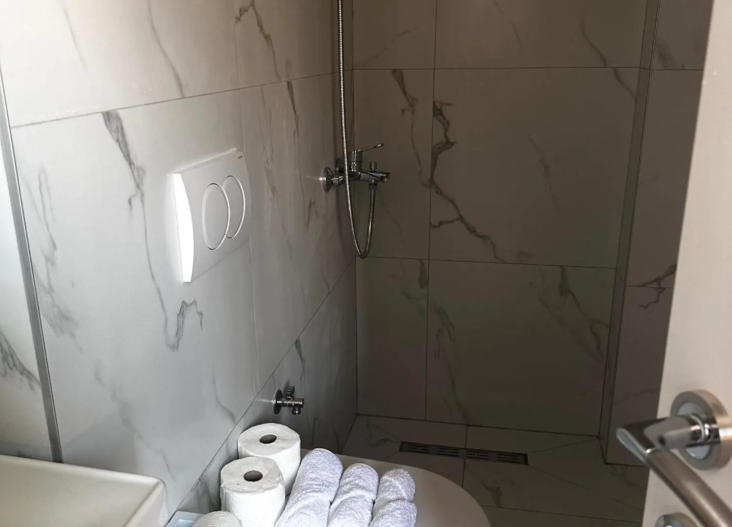 Tirana Apartment Center Jon